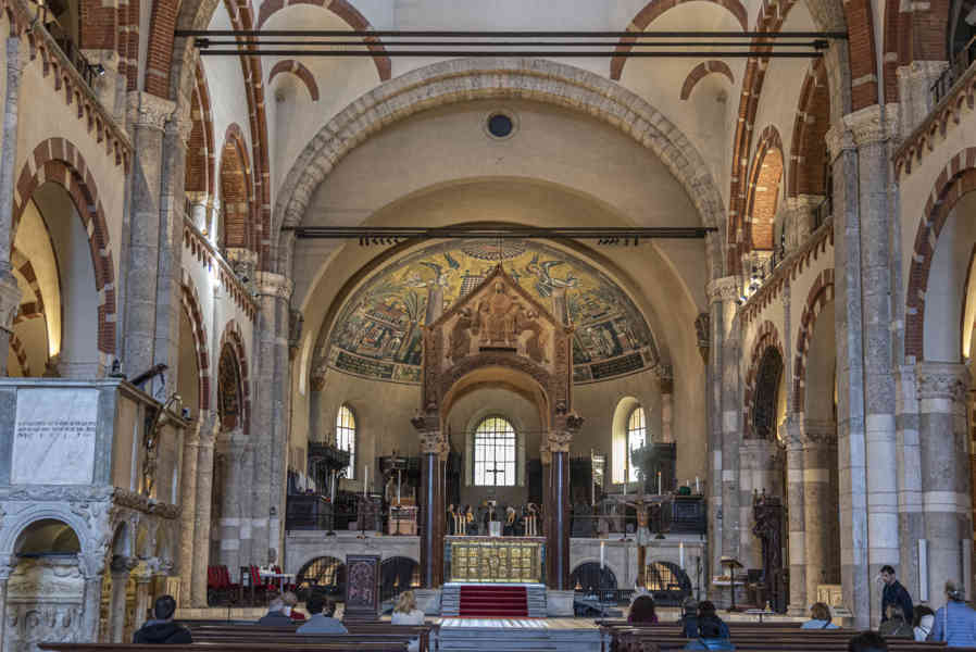 Italia - Milán 104 - basílica de San Ambrosio.jpg